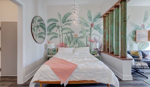 The Hive 106 Bees Knees