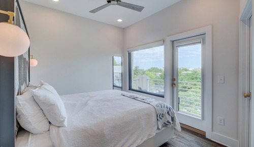 The Hive 202 King w/ Balcony