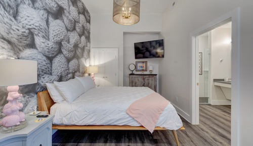 The Hive 105 Bees Knees