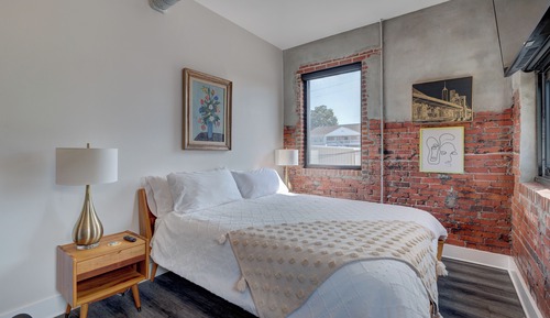 The Hive 207 Bees Knees