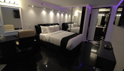 Suite, 1 Bedroom, Non Smoking (1 King Bed)