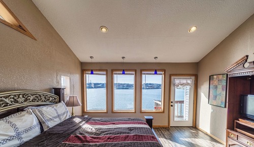 House, Multiple Beds, Patio (Redbud Retreat)