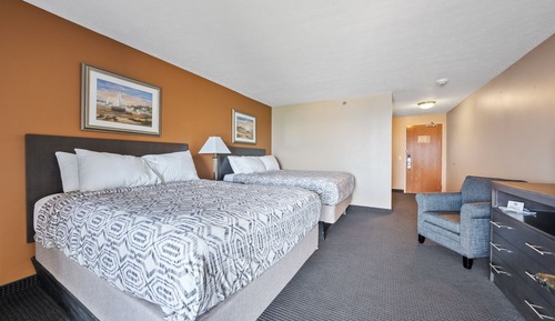 Standard Room, 2 Queen Beds, Balcony, Lake View