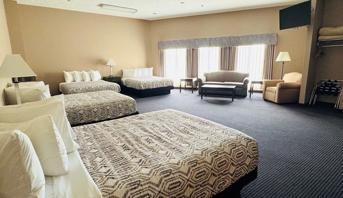 Family Room, Multiple Beds