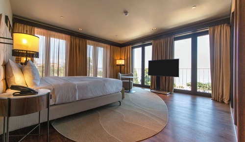 Signature Suite, 1 King Bed (Keight)
