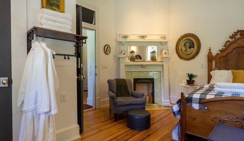 Classic Room, 1 Queen Bed