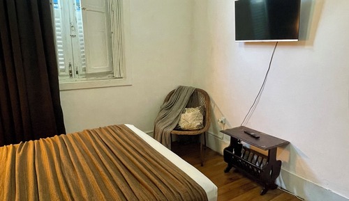 Traditional double room with shared bathroom