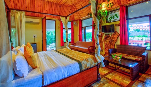 Classic Tree House