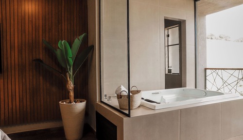 Deluxe Room, 1 King Bed, Jetted Tub