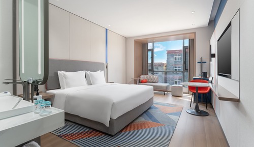 Standard Room, 1 King Bed, City View