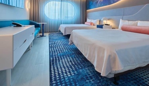 Mobility Accessible Standard Room, w/roll-in shower (Includes Early Park Admission*)