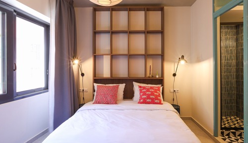 Cozy Double with Window and Street View