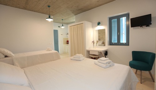 Club Triple Room