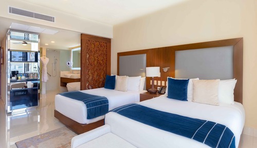 Deluxe Room, 2 Bedrooms, Pool View