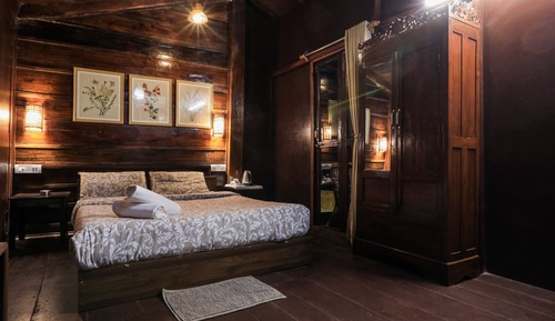Wooden cabin with Balcony
