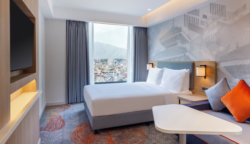 Standard Room, 1 Queen Bed, Mountain View