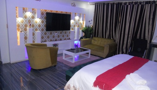 Deluxe Suite