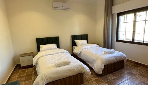 Apartment, Multiple Bedrooms, Accessible, Smoking