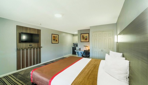 Standard Room, 1 King Bed, Smoking