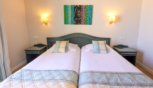 Standard Triple Room, Partial Sea View