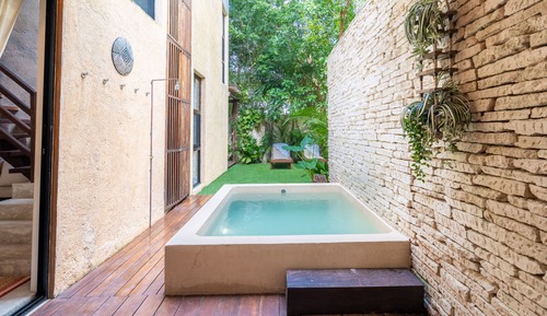 Superior House, Private Pool