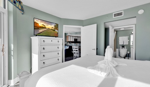 Signature Condo, 3 Bedrooms, Balcony, Ocean View