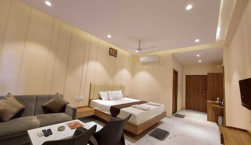 Deluxe Double Room with Side Sea View