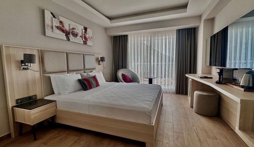 Standard Room (Land View)