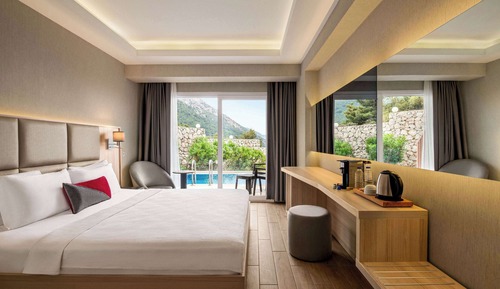 Deluxe Suite, 1 Double Bed, Hot Tub (Swim-Up Suite)