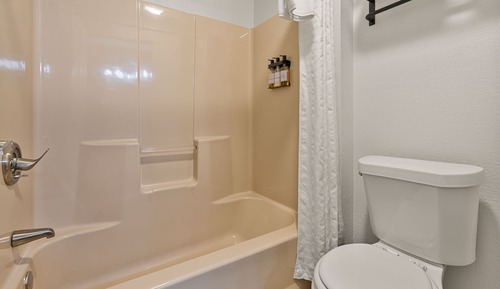  Renovated 1 King Bed, Pet Friendly