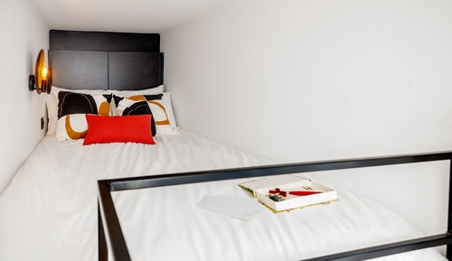 Basic Studio, 1 Large Twin Bed