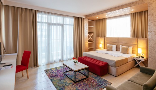 Suite, 1 King Bed, Beach View