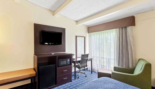 Standard Room, 1 Queen Bed, Non Smoking