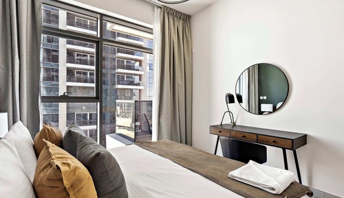 Superior Apartment, 1 King Bed, Canal View