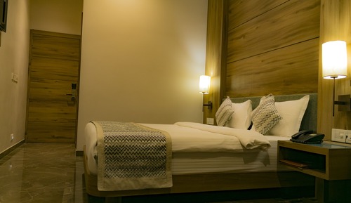 Basic Room, 1 King Bed, Non Smoking