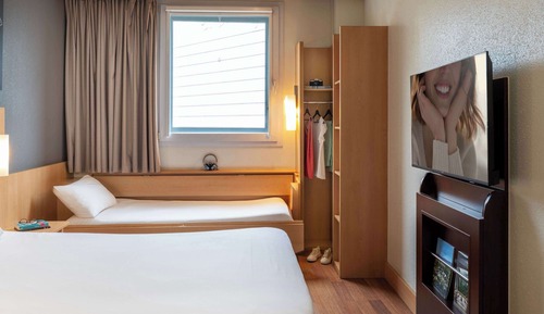 Standard Room, 1 double bed and 1 twin bed