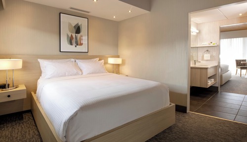 Premium Room (2 Queen beds with bath)