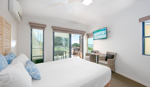 Superior Queen Room, Ocean View (Non-Smoking)