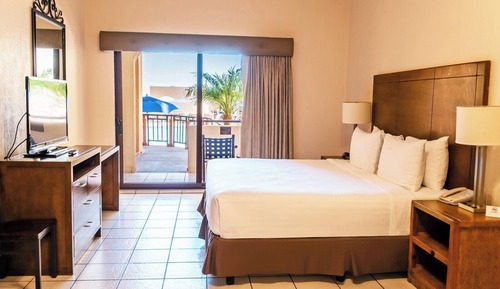 Standard Studio Suite, 1 King Bed, Kitchenette