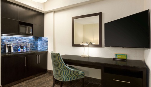 King Jr Suite W/ Sofabed