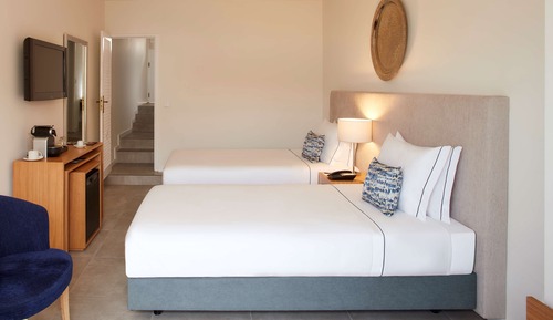 Family Room, Connecting Rooms (3AD+1CH)