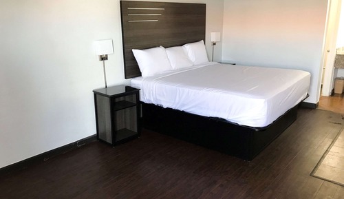Room, 1 King Bed, Non Smoking