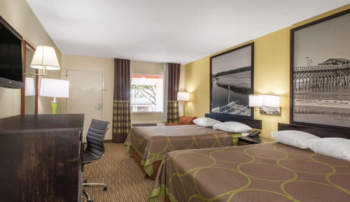 Suite, 2 Queen Beds, Microwave