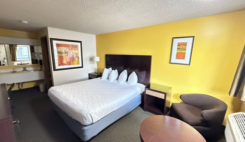 Standard Room, 1 King Bed