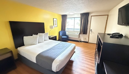 Standard Room, 1 Queen Bed
