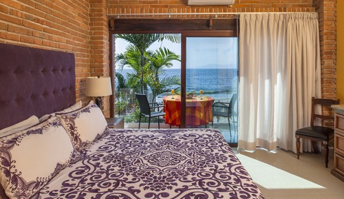 Deluxe Condo, 1 Bedroom, Balcony, Beachside
