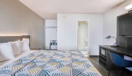 Standard Room, 1 King Bed, Non Smoking, Refrigerator & Microwave