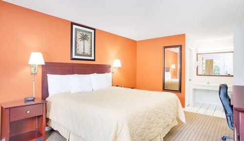 Standard Room, 1 King Bed, Smoking