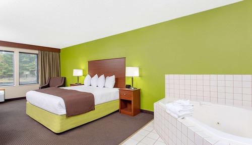 Deluxe Studio Suite, 1 King Bed, Non Smoking
