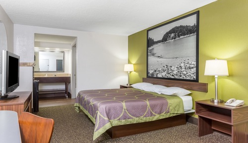 Room, 1 King Bed, Accessible, Smoking (Mobility)